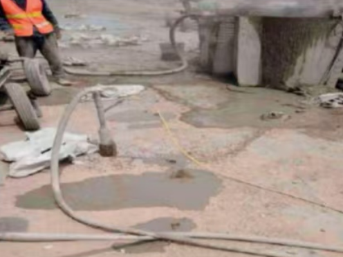 鄂托克水泥混凝土路面板底注浆技术 路面脱空注浆整治方案