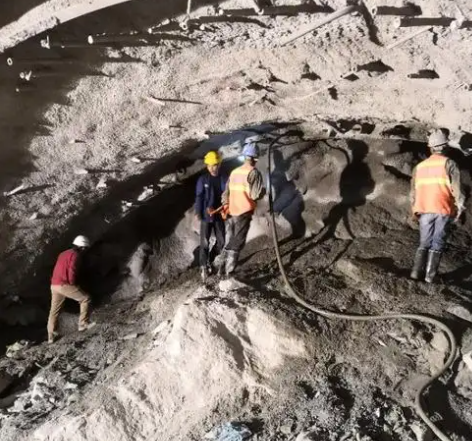 鄂托克拱顶带模注浆料的施工流程及注意事项